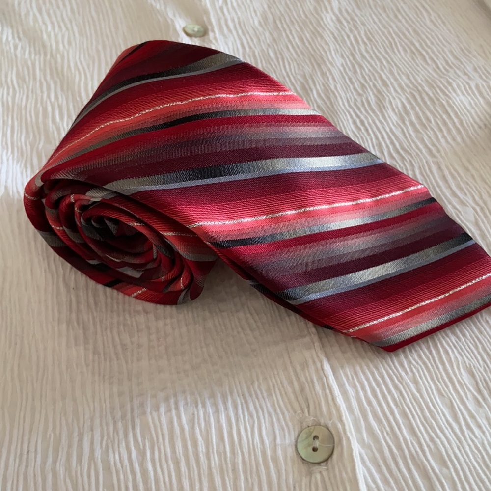 Van Heusen Silk NeckTie Metallic Thread Red, Grey